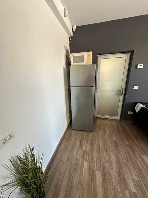 Frigider+cuptor+canapea