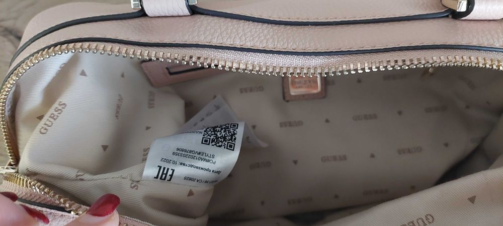 Дамска чанта GUESS