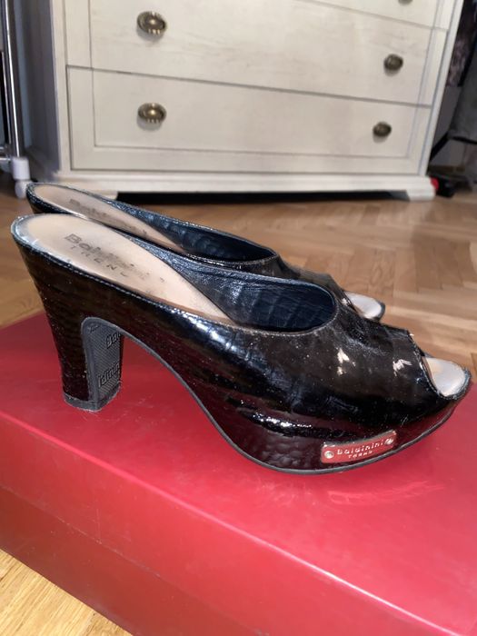 Женская обувь, б/у , сапоги, кроссовки