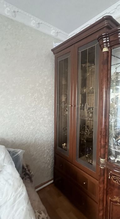 Сервант , шкаф для посуды