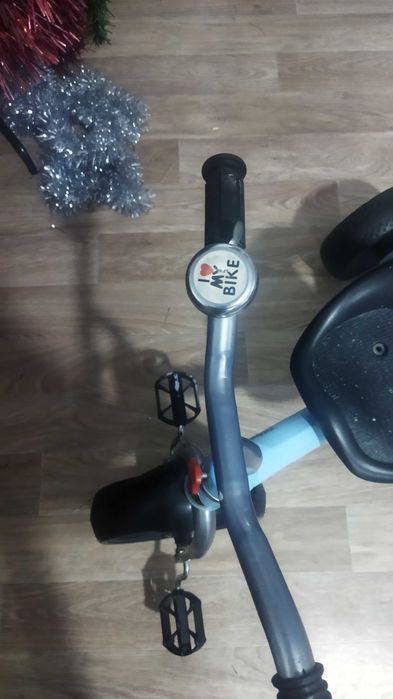 Детский велосипед трёхколёсный