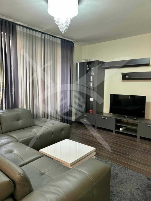 Дава се под наем Тристаен апартамент в Варна, Червен площад - 106 кв.м за 1250 € - Снимка #3