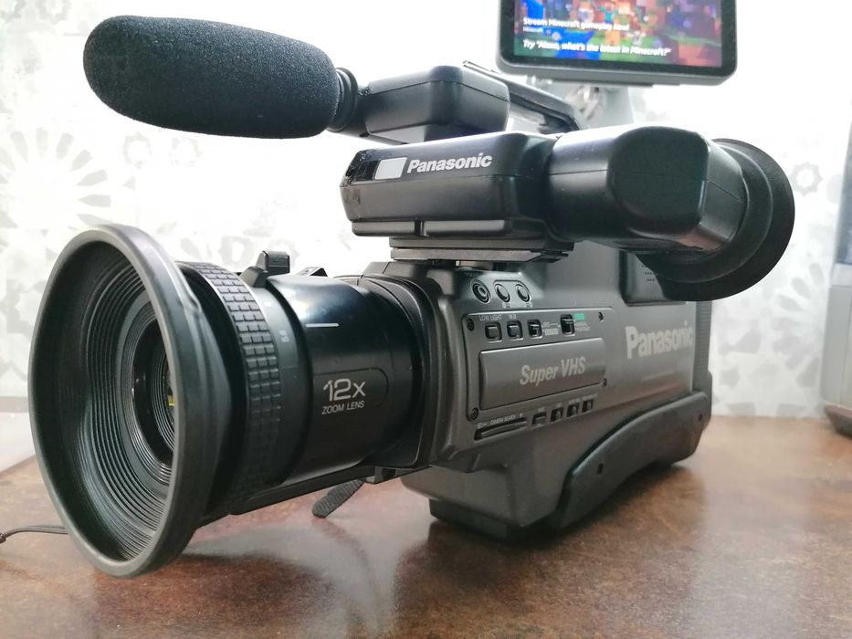 Cameră video s VHS M9500 profesională