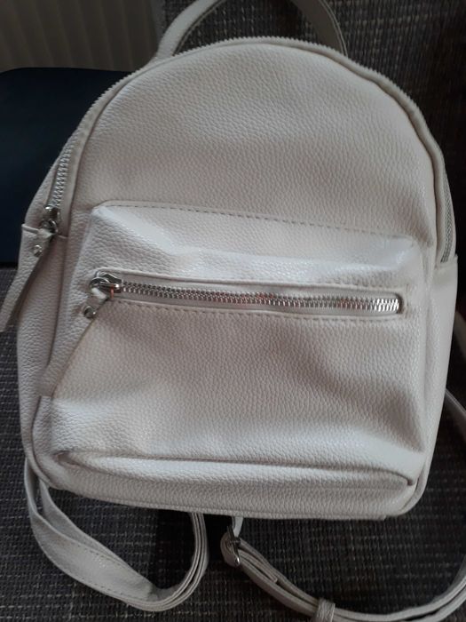 Rucsac negru si alb impreuna