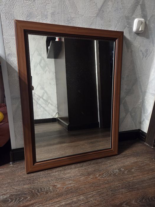 Продается зеркало в прихожую