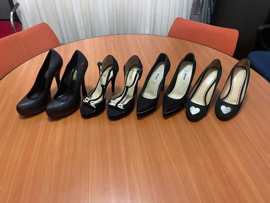 Pantofi, sandale Marca Moschino