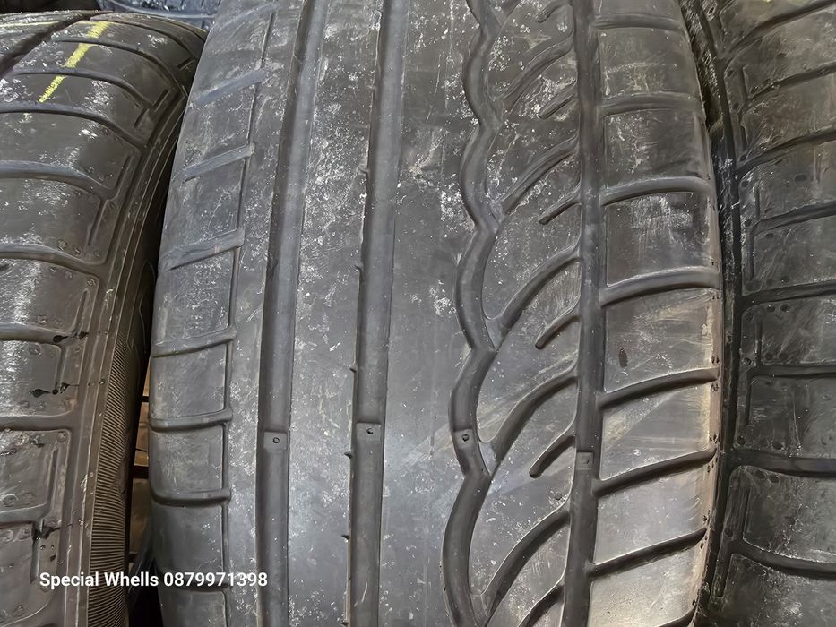 235/55R17 Dunlop