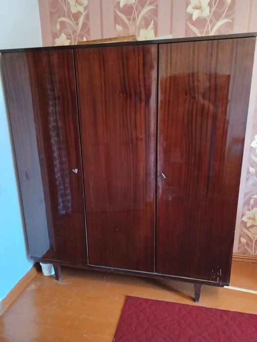 Продам шифоньер б/у