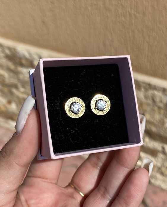 Cercei de aur inscriptie Bvlgari