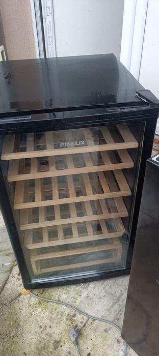 Frigider pentru răcit vinuri