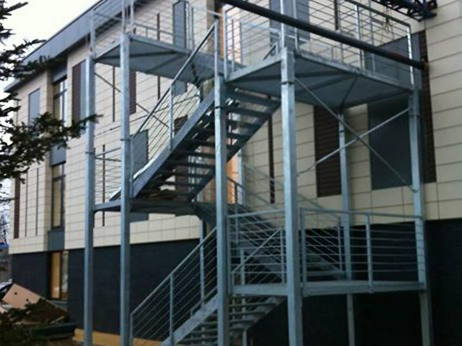 scări metalice galvanizate de incendiu