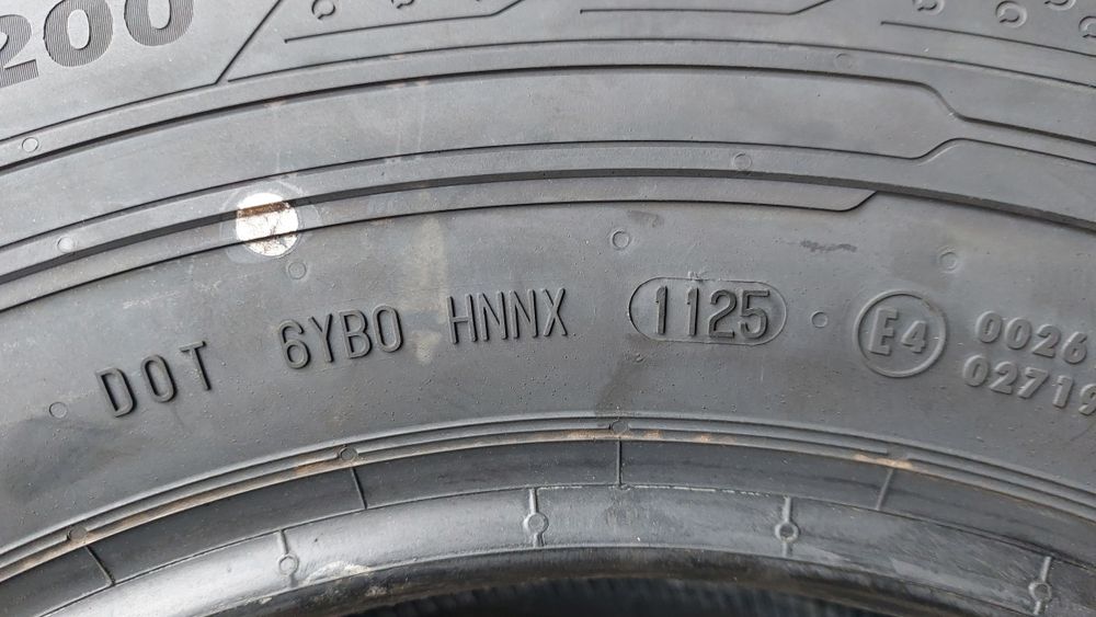 Нови гуми 235 65 16 C Continental ContiVanContact 4 броя