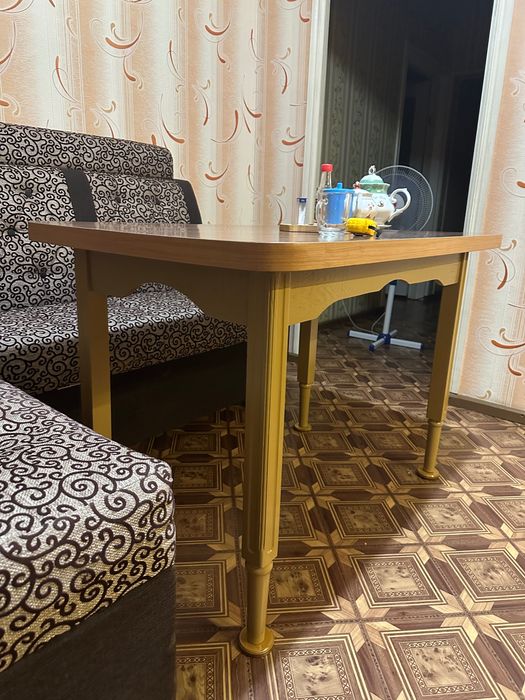 Кухонный уголок и стол к нему в комплекте