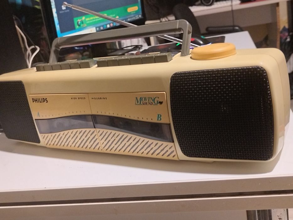 Vând un radio caseta perfect funcțional