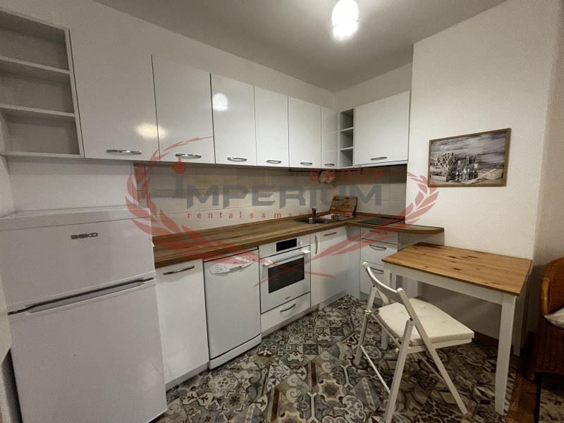 Дава се под наем Двустаен апартамент в Варна, Център - 65 кв.м за 459 € - Снимка #2