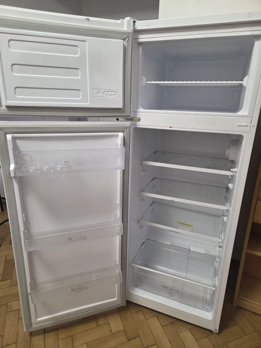 Vând frigider Arctic 233l