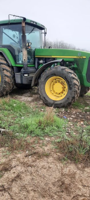 Tractor John Deere 8210