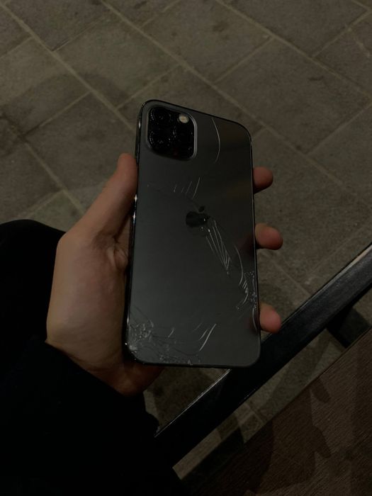 Iphone 12 pro mokriy