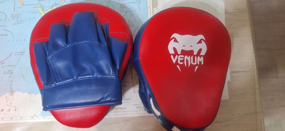 Лапы VENUM  боксёрские