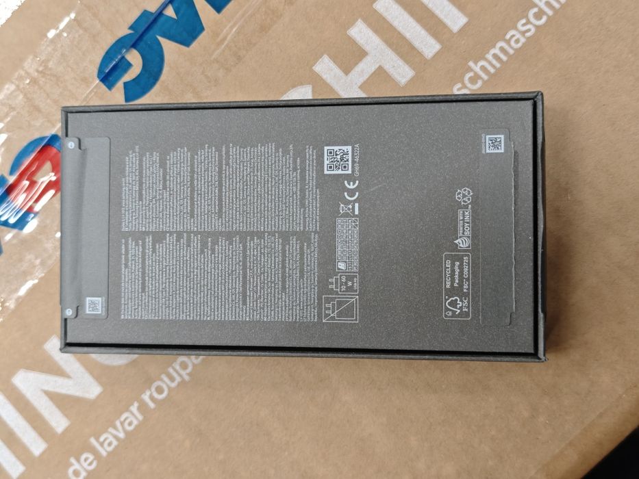 Cutii telefoane Apple și Samsung