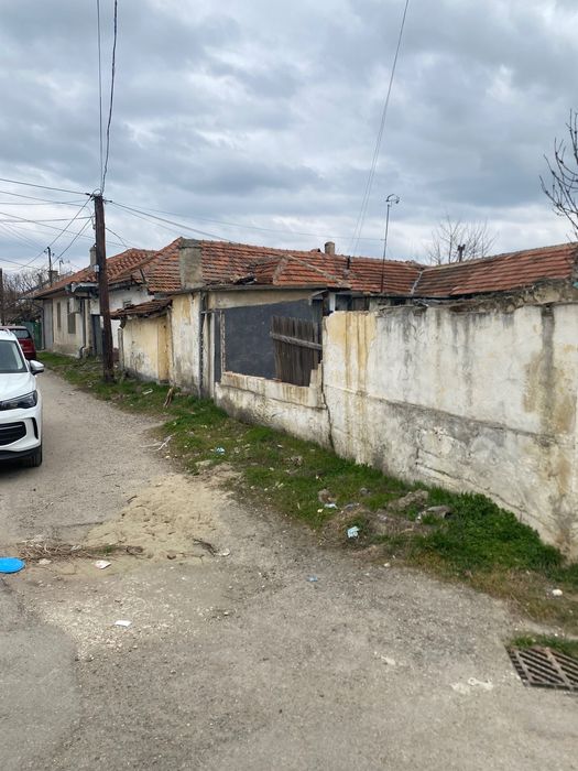 Продава къща в централната част на града