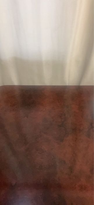 Стол и стулья для гостинной