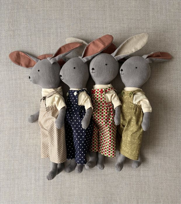 Игрушки ручной работы с одеждой