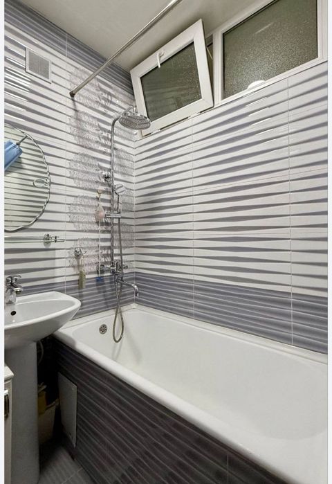 Буз-2. Продаётся квартира 4/4/5 Балкон 2*6 и 1.5*3