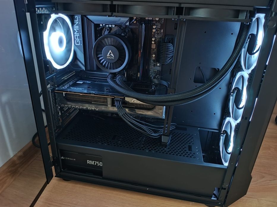 Vând PC Gaming AMD Ryzne 5 7600x +RTX 5060 +16gb DDR5