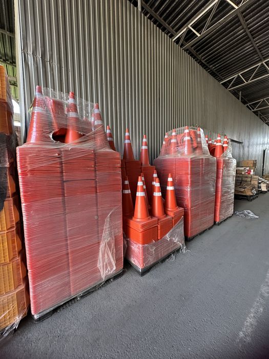 Фишки, дорожные барьеры и конусы