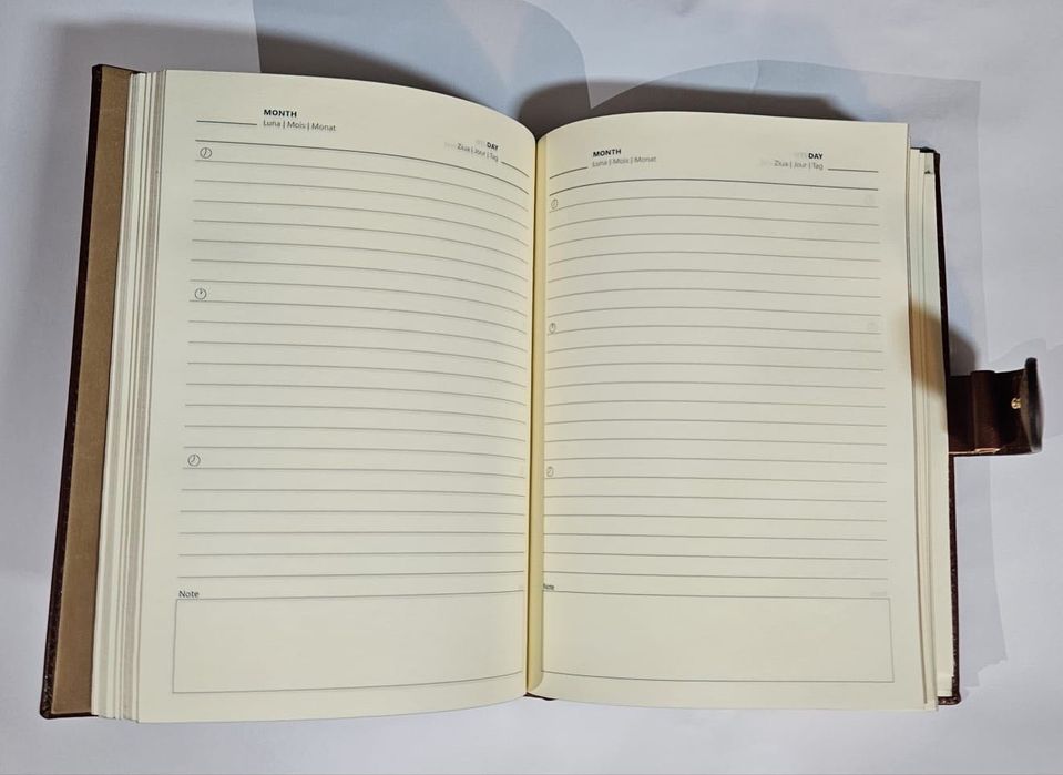 Agendă din piele maro - Eleganță și funcționalitate la superlativ!