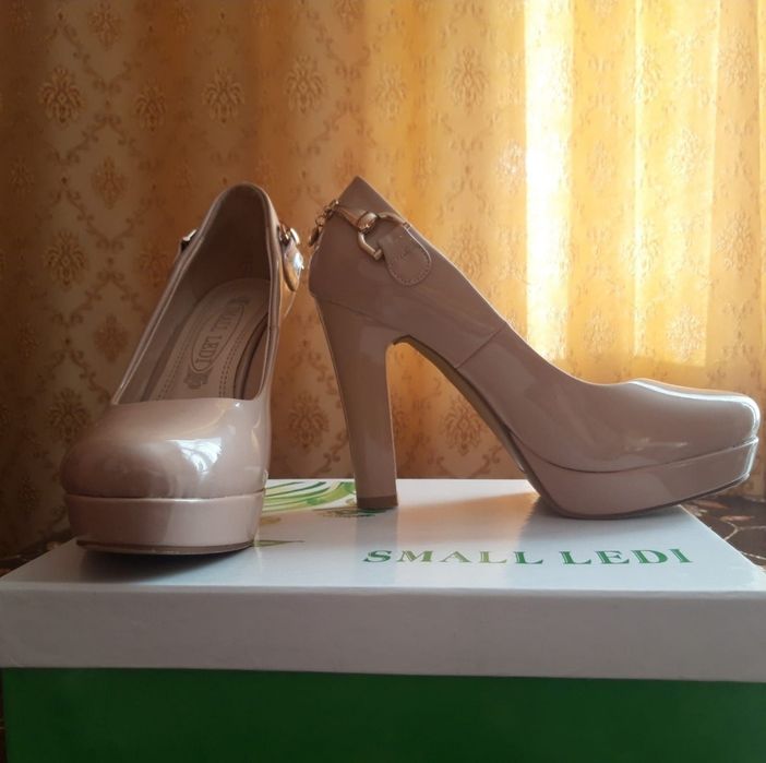 Туфли на высоком каблуке