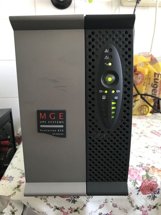 UPS  Eaton Evolution 850