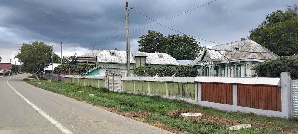 Vand casa in Raucesti neamt chiar la principala asfaltat