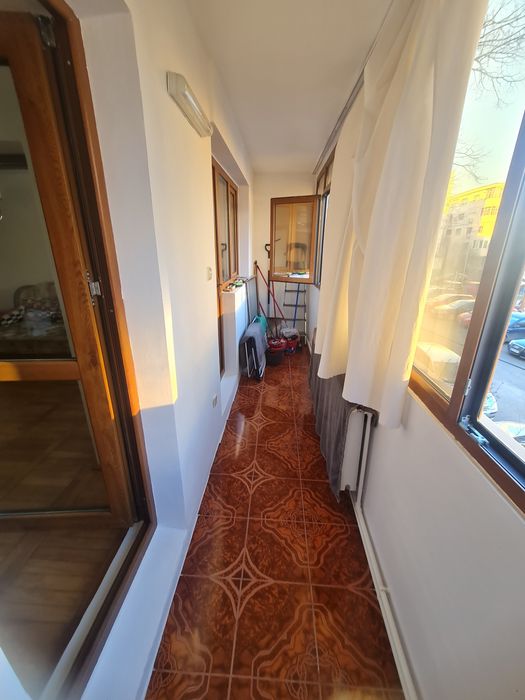 Vind 4camere etaj 1  strada anghel salygni