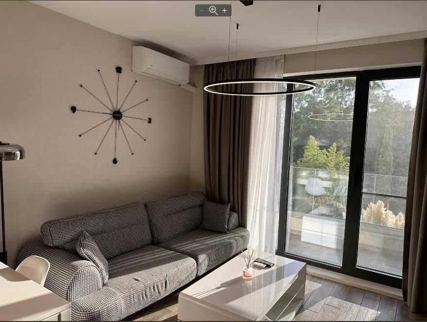 Дава се под наем Двустаен апартамент в к.к. Св.Св. Константин и Елена - 61 кв.м за 950 € - Снимка #2