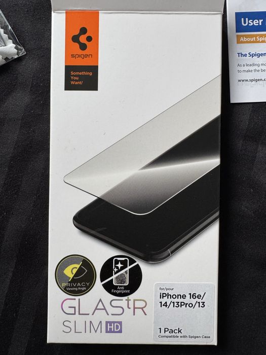Folie Iphone 16e,14,13 pro/13 Spigen privacy!