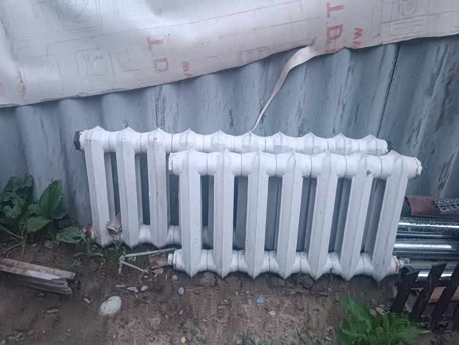 Продам чугунные батареи, целые не текут.