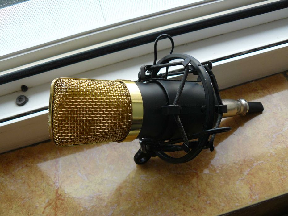 Microfon studio pt. Akai teac Shure