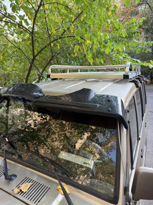 машина Isuzu Trooper