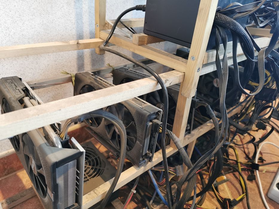 Продавам 2 рига със по 6 карти