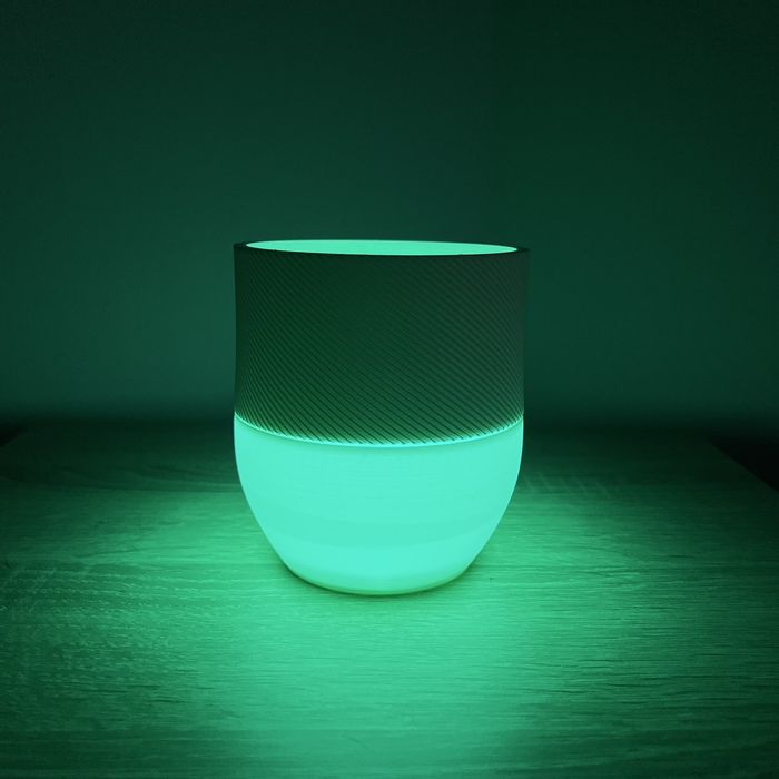 Саксийка с вградена светлина