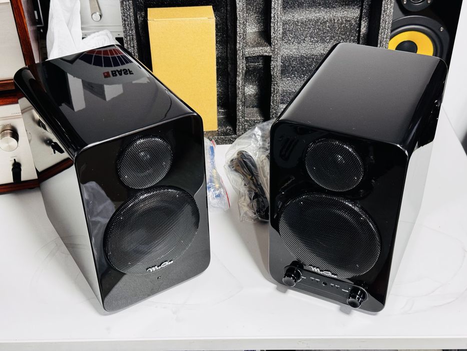 McGee Energy Model 1 Boxe Active Hi-Fi Stereo 2 Căi, Amplificare Integrată, Bass Reflex, Piano Black, Subwoofer Out, Noi în Cutie