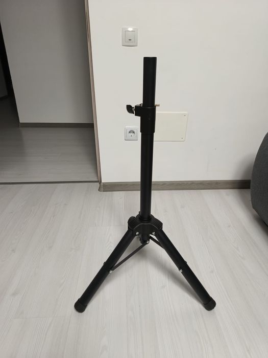 Vand trepied pentru boxa