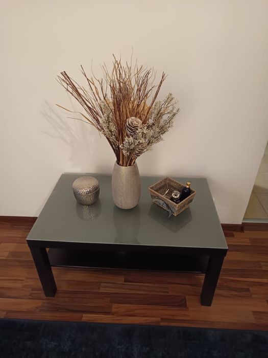 set comoda + masuta neagra cu blat de sticla