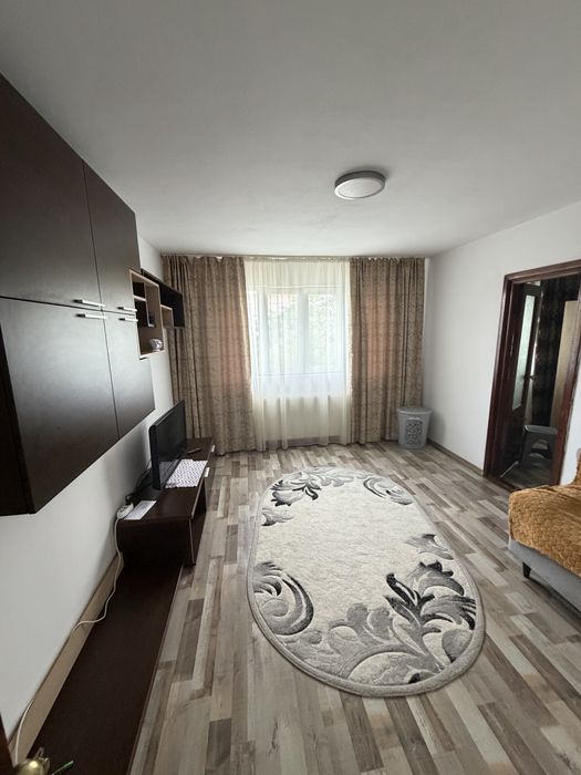 Inchiriez apartament micro 6