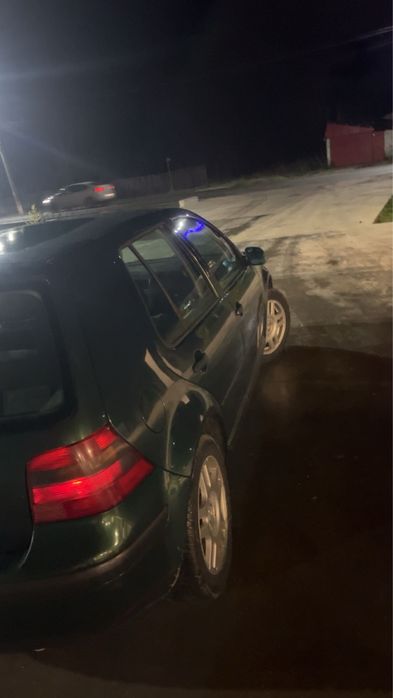 Vand golf 4 .1.6 105 cp toate actele la zi , fiscal pe loc