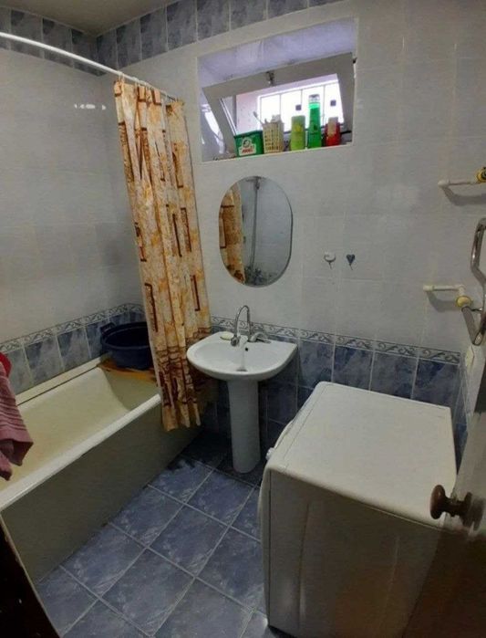 Jarariqda 3 xona Uy sotiladi !