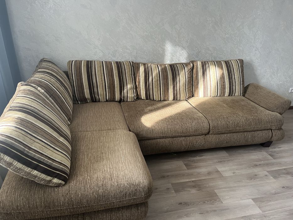 Продам диван (угловой)