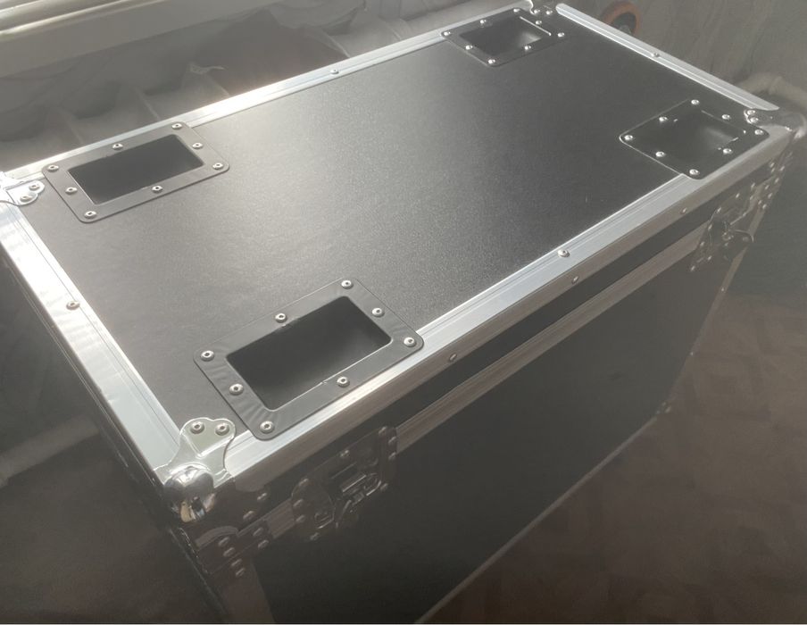 Продам кейс , кофр , на колесах